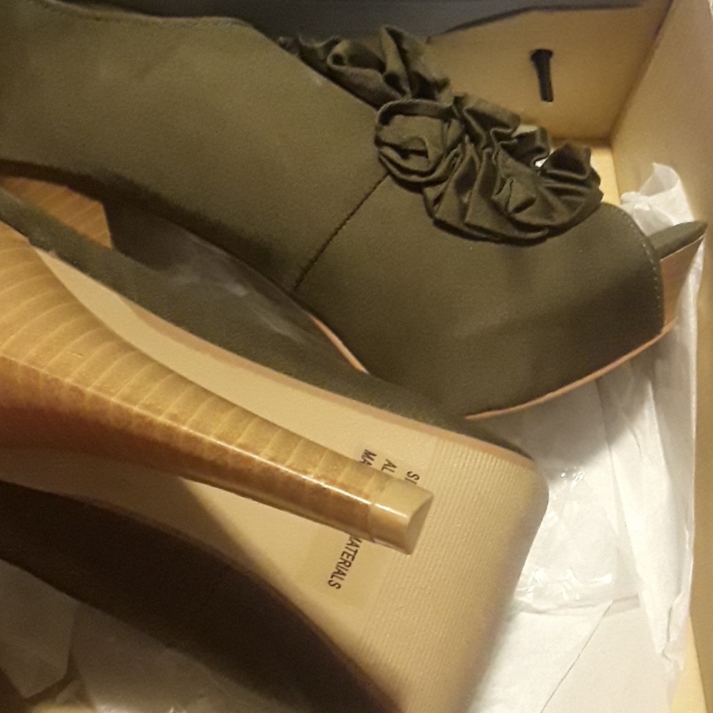 heels - Picture 4 of 5